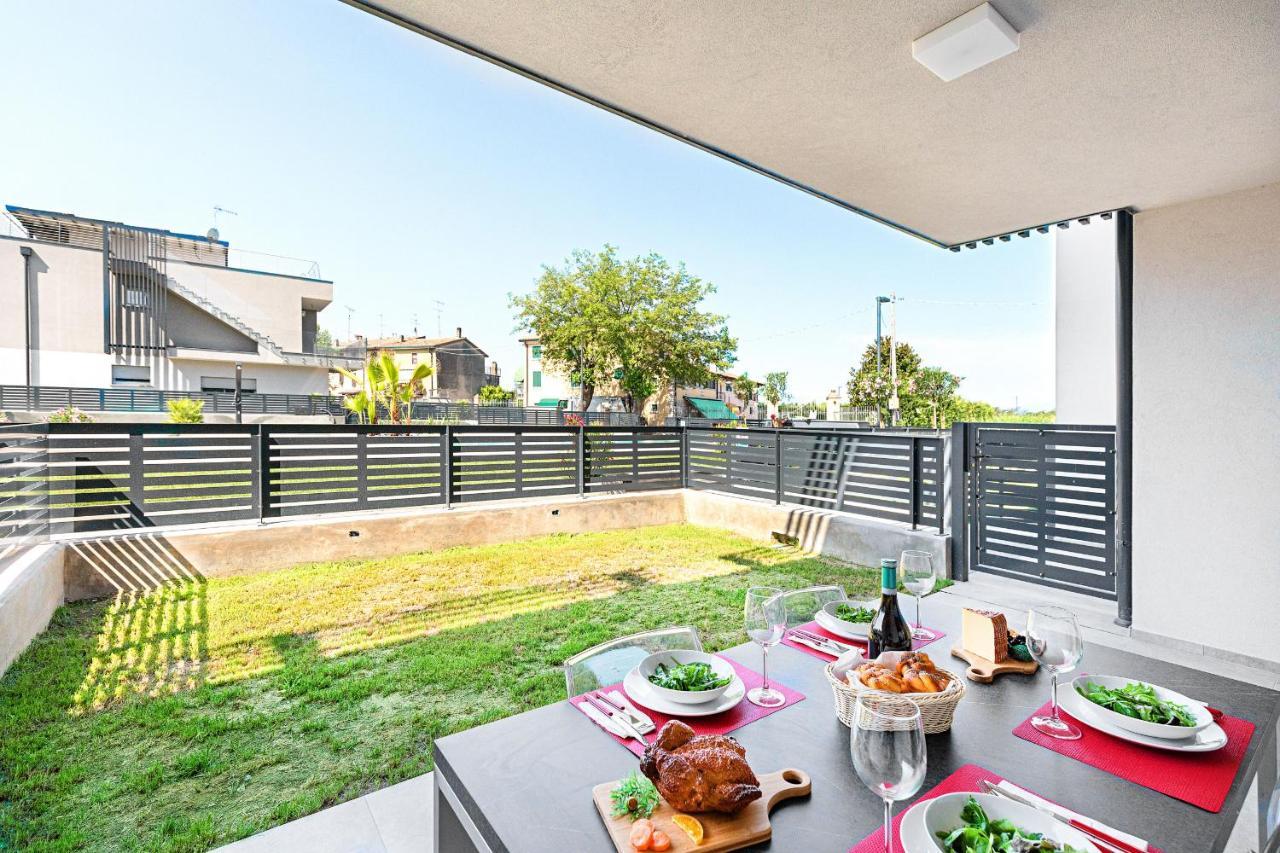 Una Terrazza Sul Lago A2 Con Piscina By Wonderful Italy Appartement Peschiera del Garda Buitenkant foto